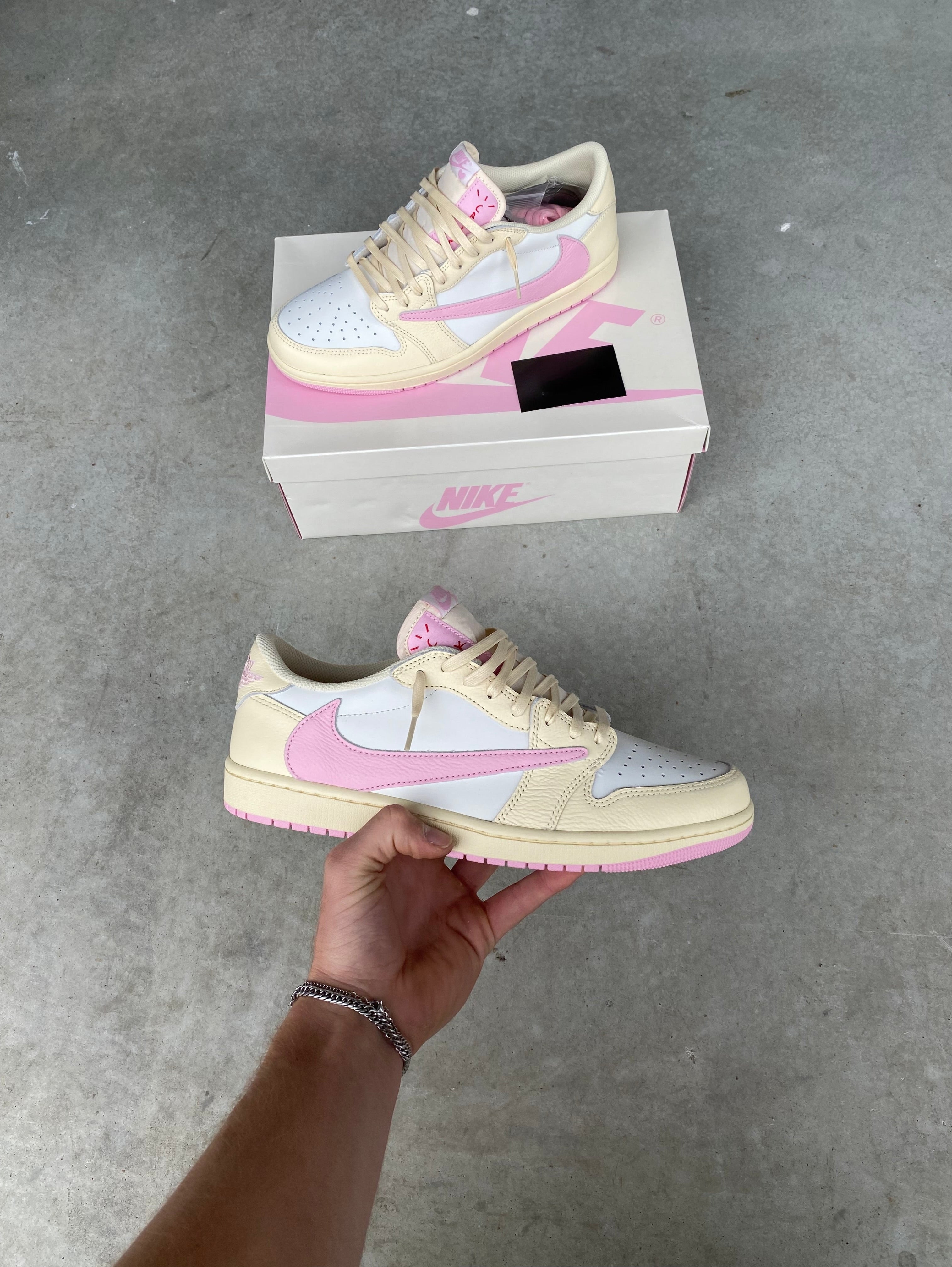 Travis Scott x Jordan 1 Retro Low OG SP 'Shy Pink'
