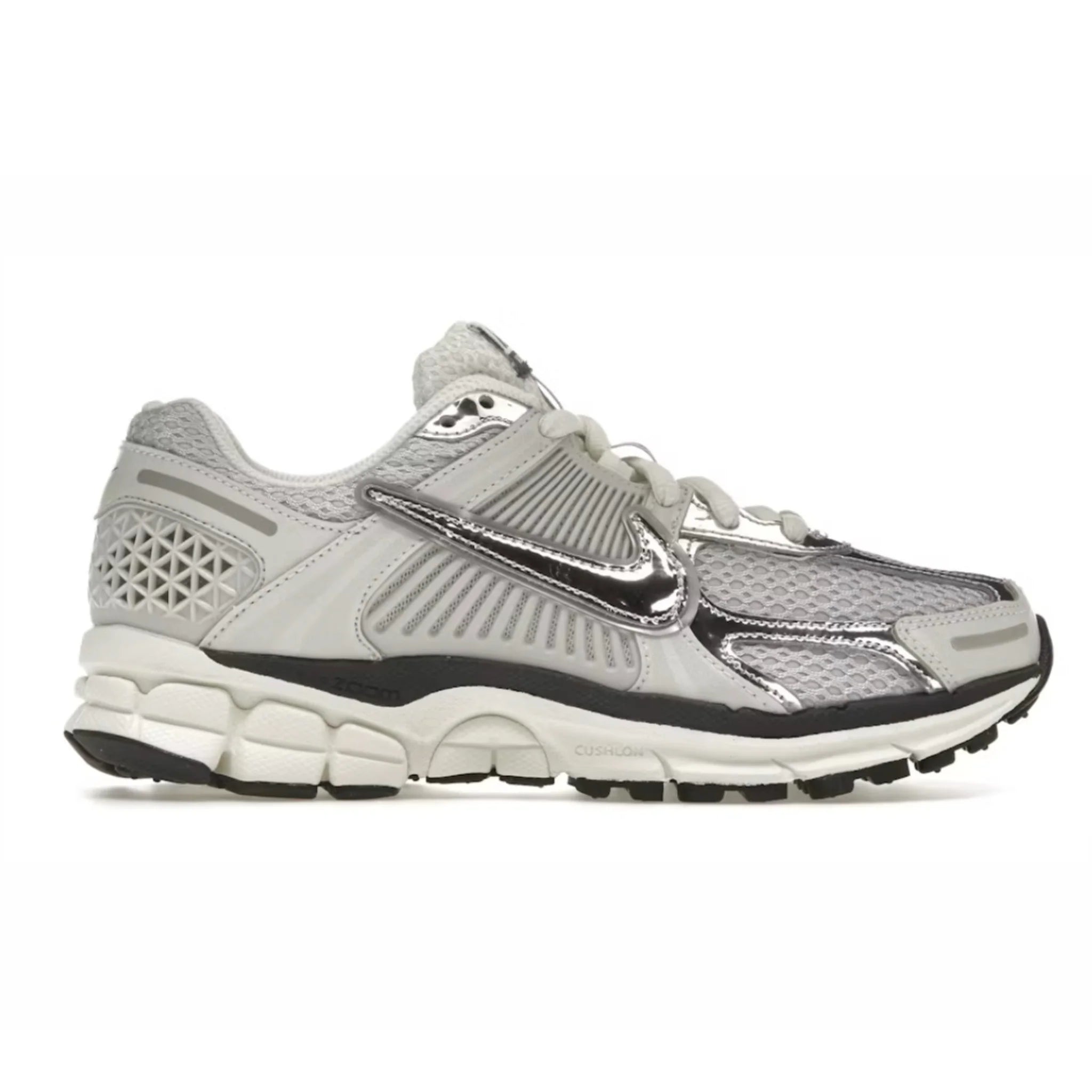 Nike vomero “chrome”