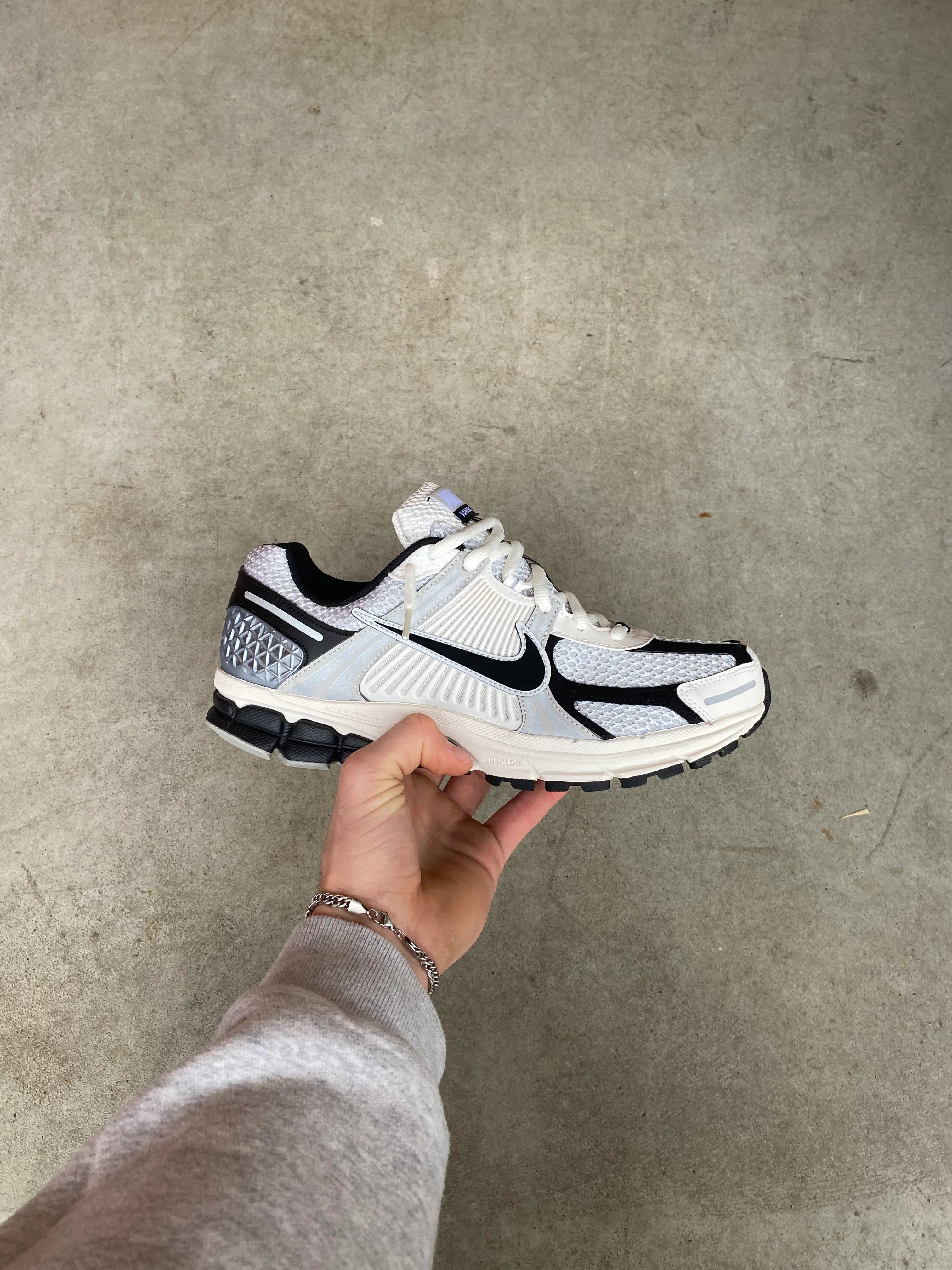 Nike vomero “black phantom”