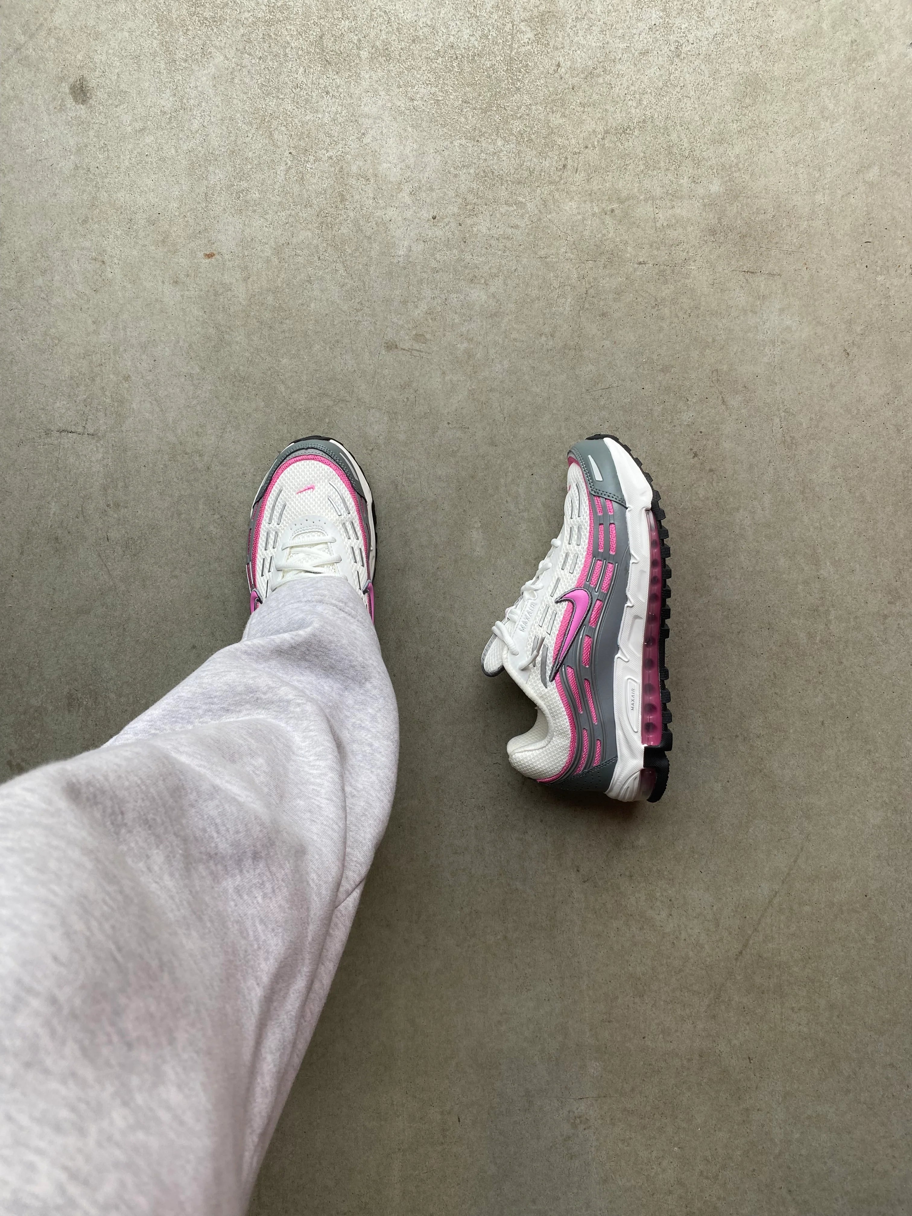 Nike Airmax “pink smoke”