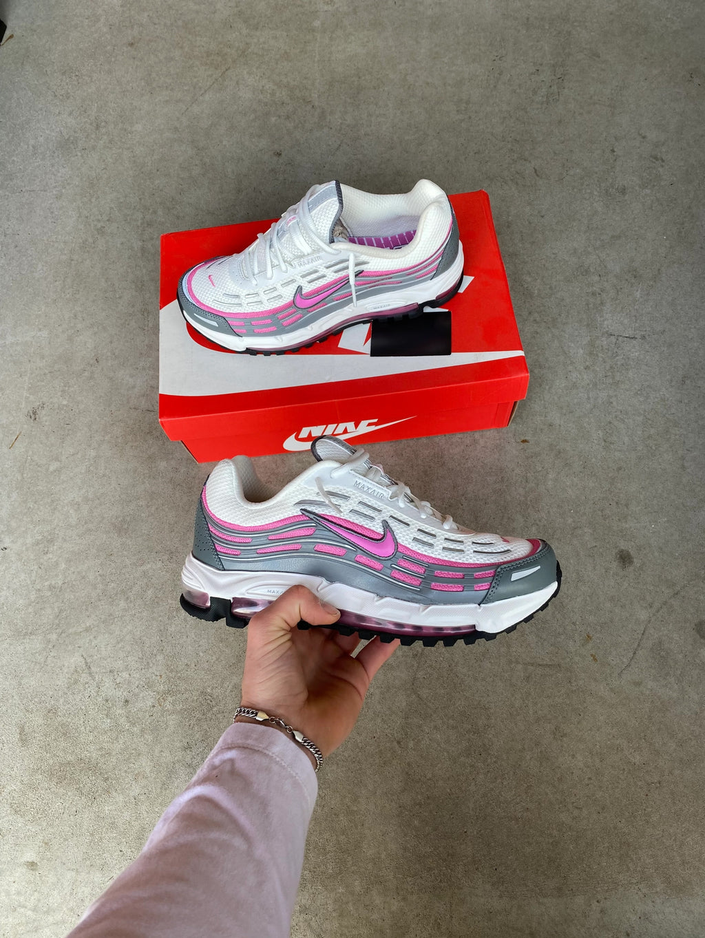 Nike Airmax “pink smoke”