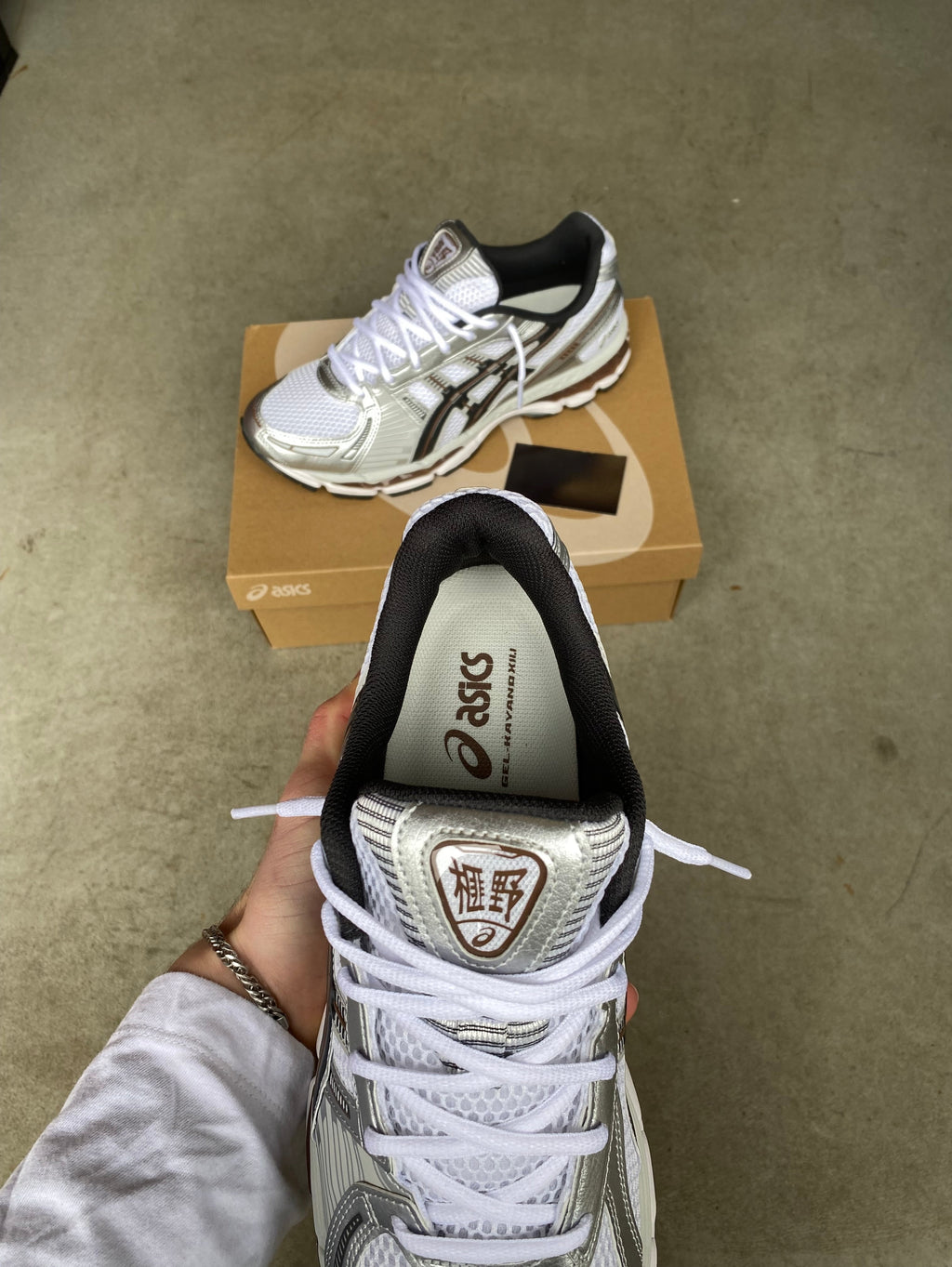 ASICS gel kayano “white graphite grey”